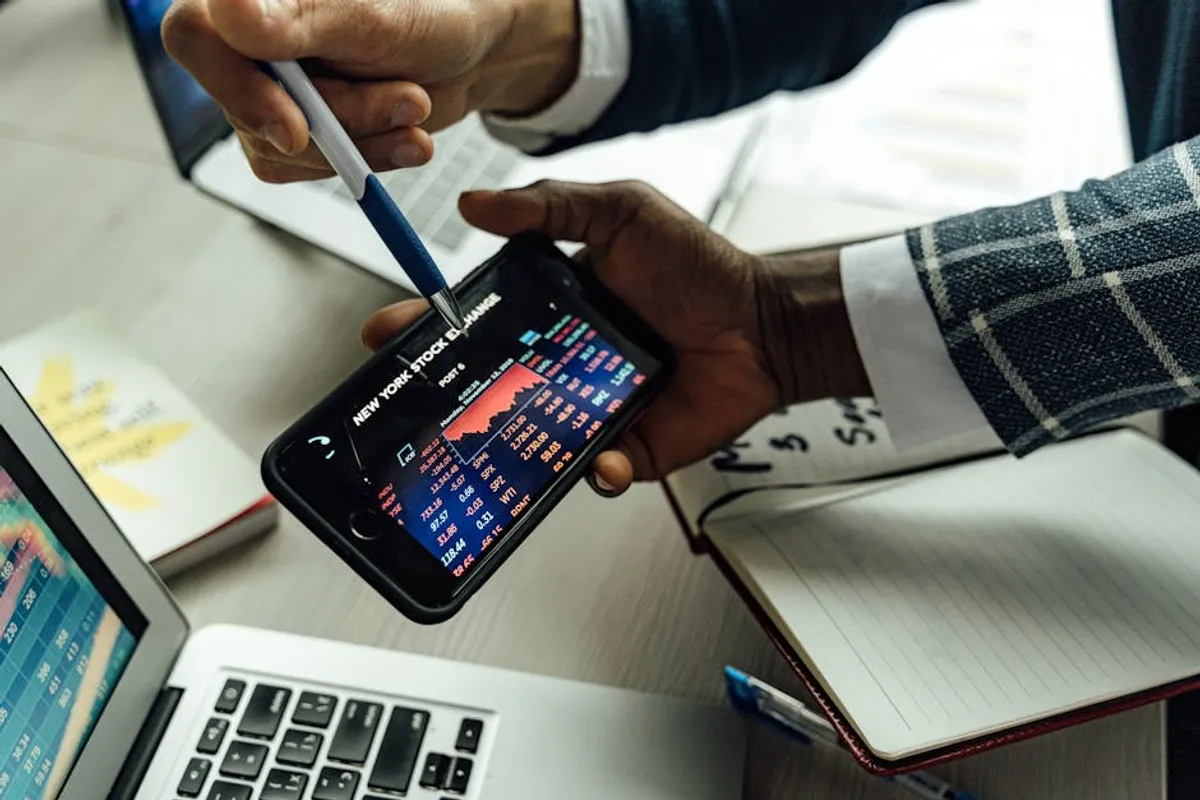 What Funny Exchange Teaches Us About Niche Search Behaviour